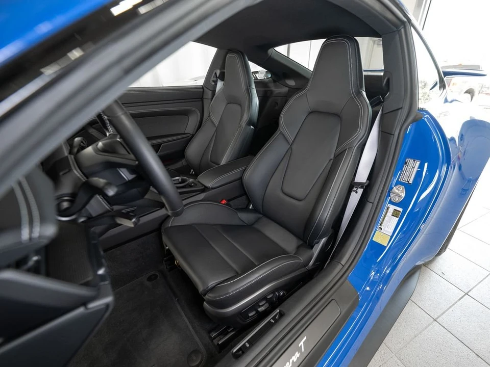 2025 Porsche 992 Carrera - Image 13 of 31