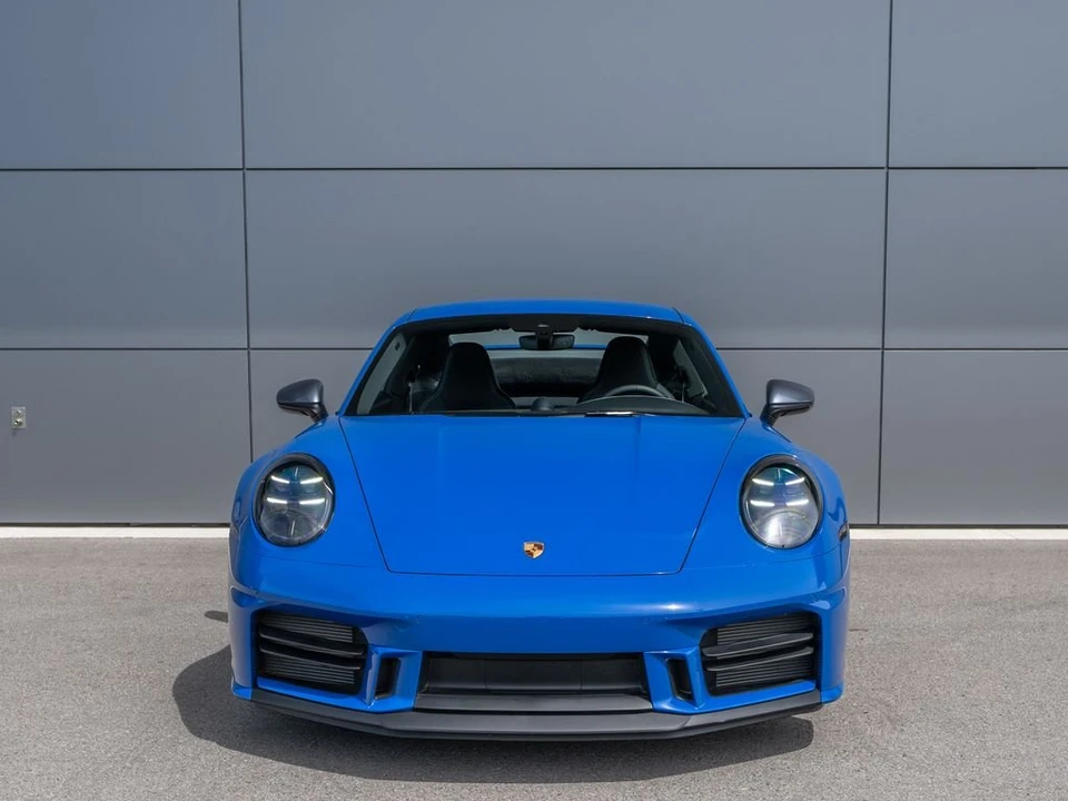 2025 Porsche 992 Carrera - Image 2 of 31