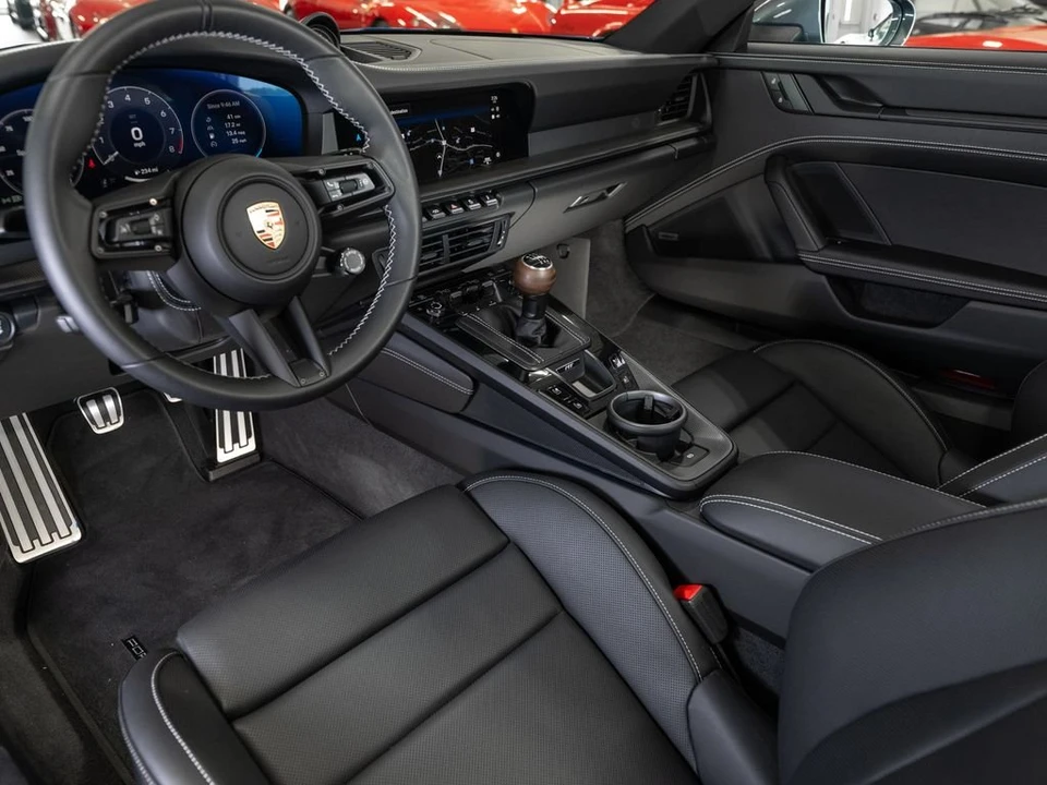 2025 Porsche 992 Carrera - Image 29 of 31