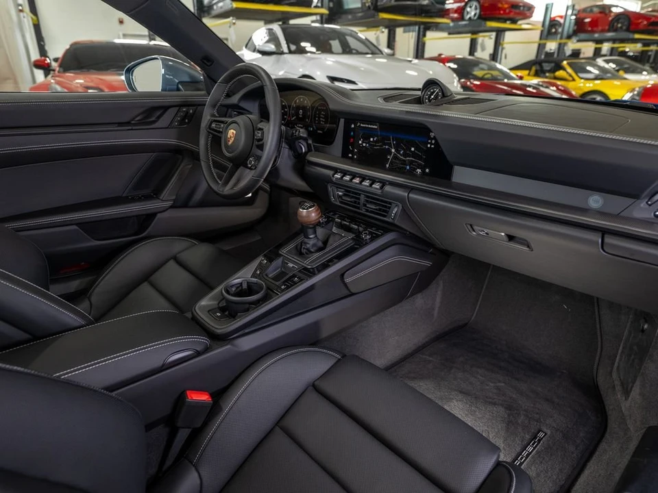 2025 Porsche 992 Carrera - Image 25 of 31