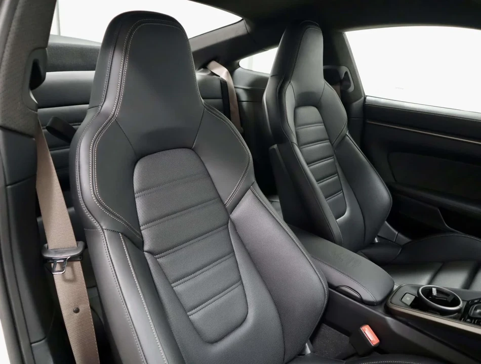 2025 Porsche 992 Turbo - Image 17 of 31