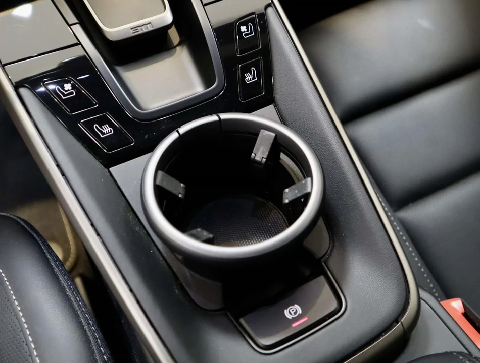 2025 Porsche 992 Turbo - Image 29 of 31