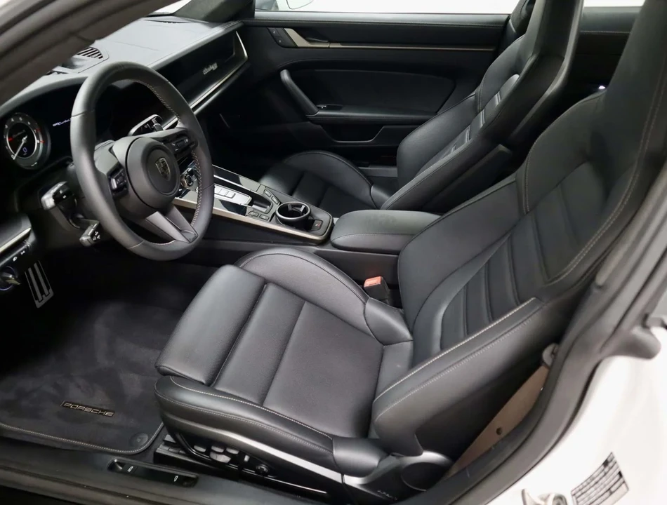 2025 Porsche 992 Turbo - Image 19 of 31
