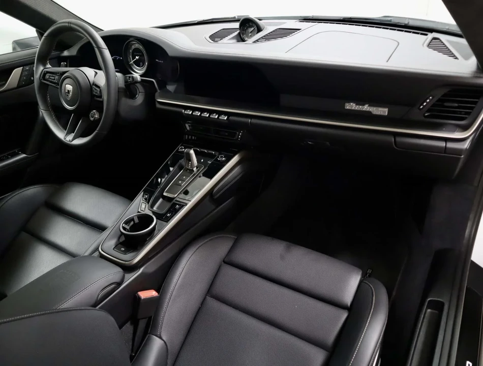 2025 Porsche 992 Turbo - Image 15 of 31