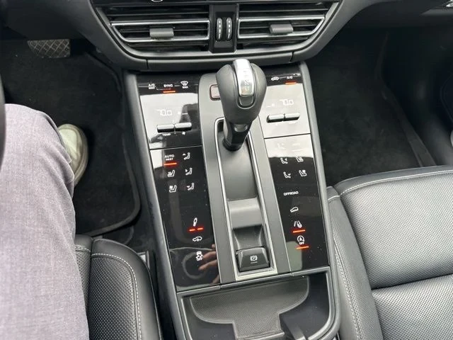 2025 Porsche Macan S - Image 15 of 21