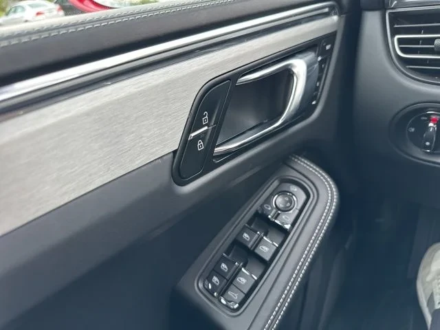 2025 Porsche Macan S - Image 19 of 21