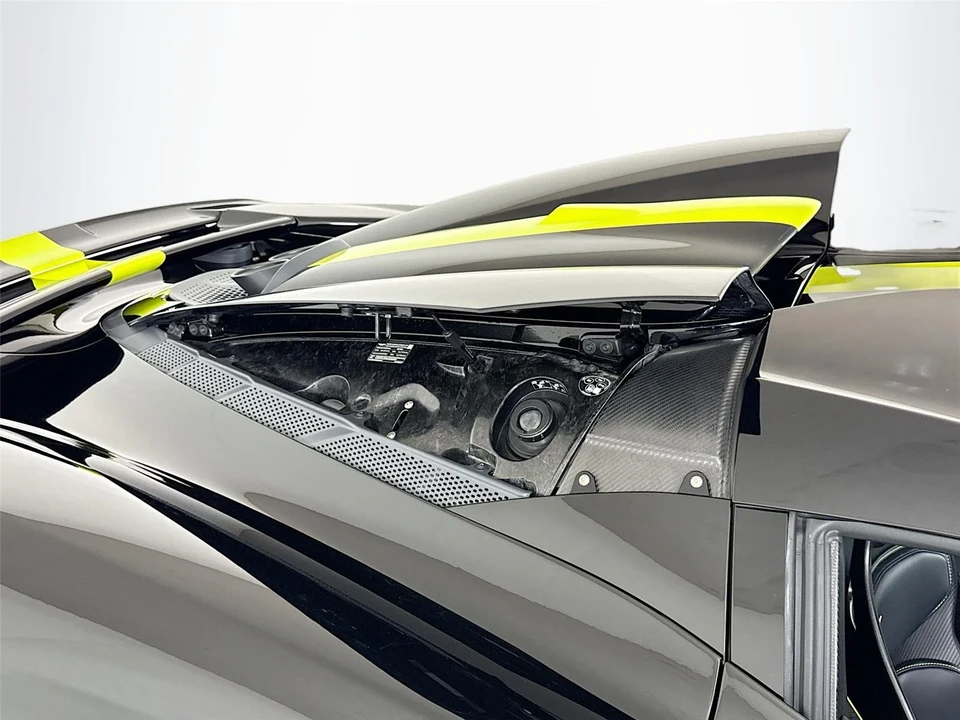 2026 Aston Martin Valhalla - Image 27 of 31
