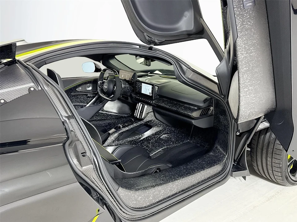 2026 Aston Martin Valhalla - Image 29 of 31