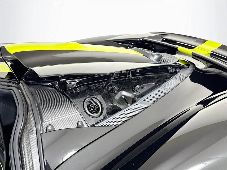 2026 Aston Martin Valhalla - Image 26 of 31