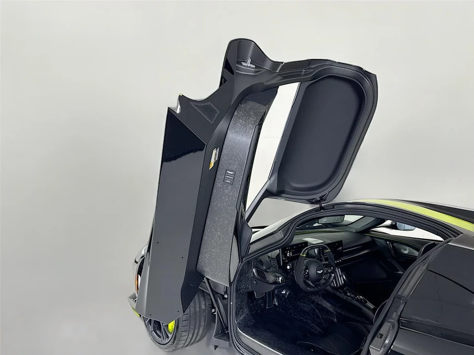 2026 Aston Martin Valhalla - Image 17 of 31