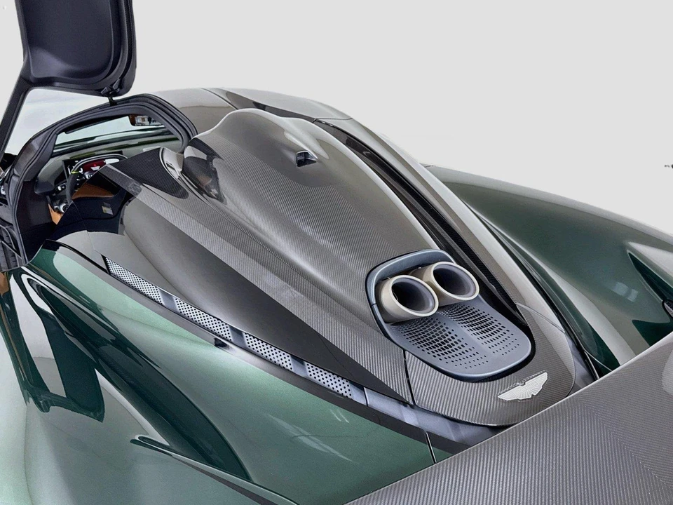 2026 Aston Martin Valhalla - Image 27 of 31