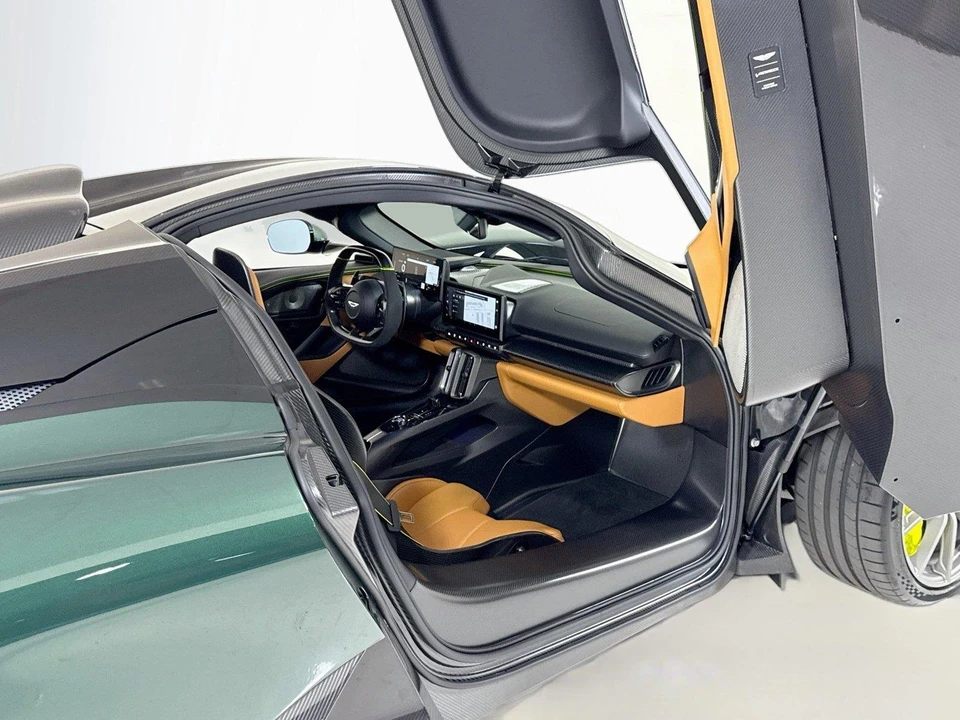 2026 Aston Martin Valhalla - Image 30 of 31