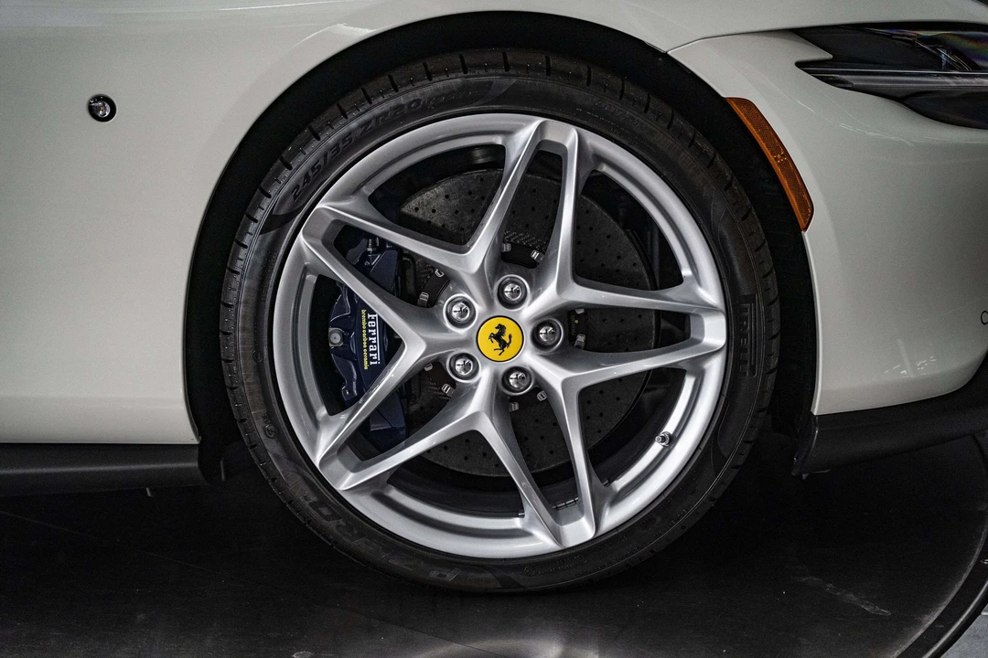 2026 Ferrari Roma Spider - Image 19 of 31