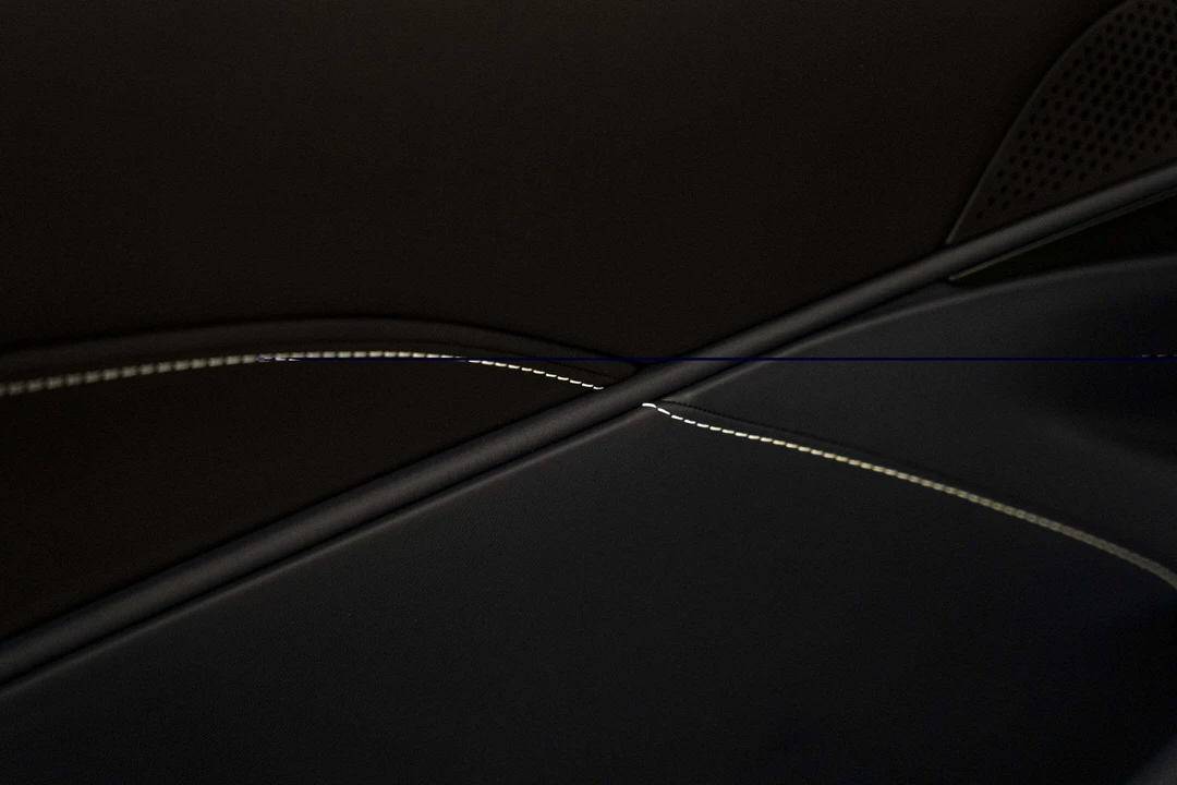 2026 Ferrari Roma Spider - Image 23 of 31