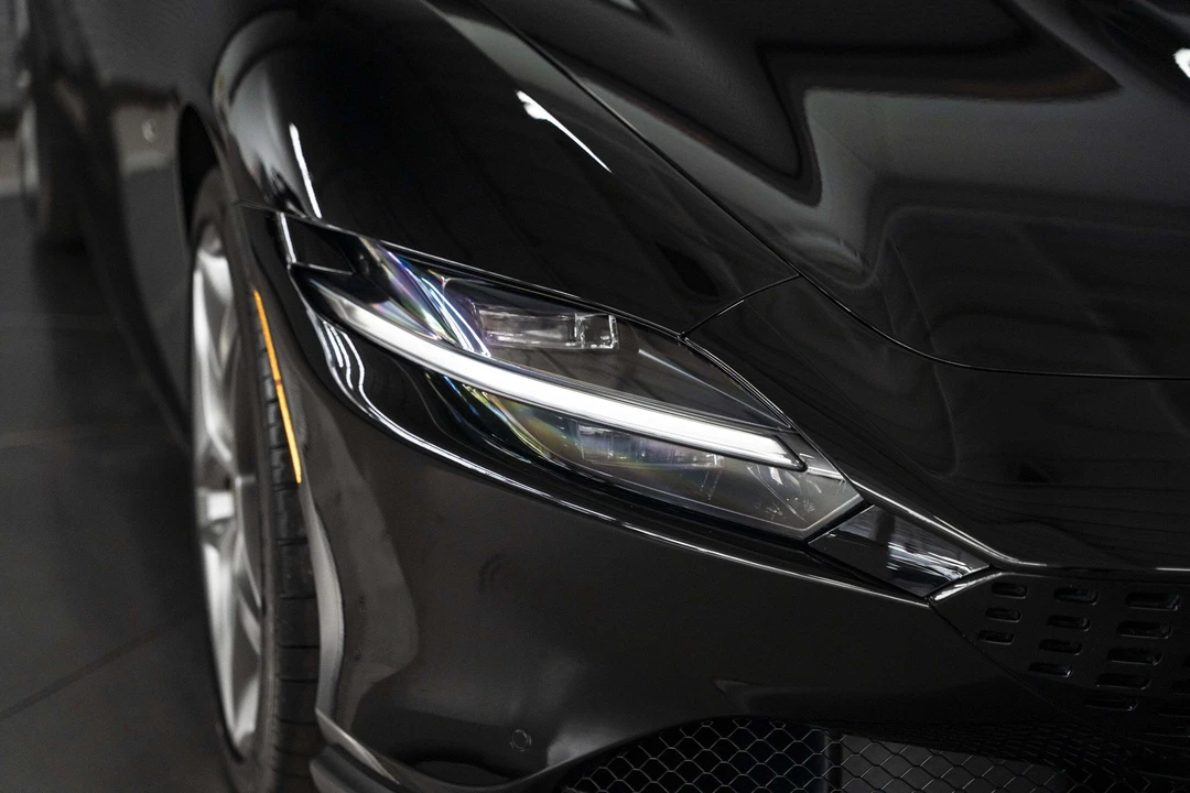 2026 Ferrari Roma Spider - Image 13 of 31