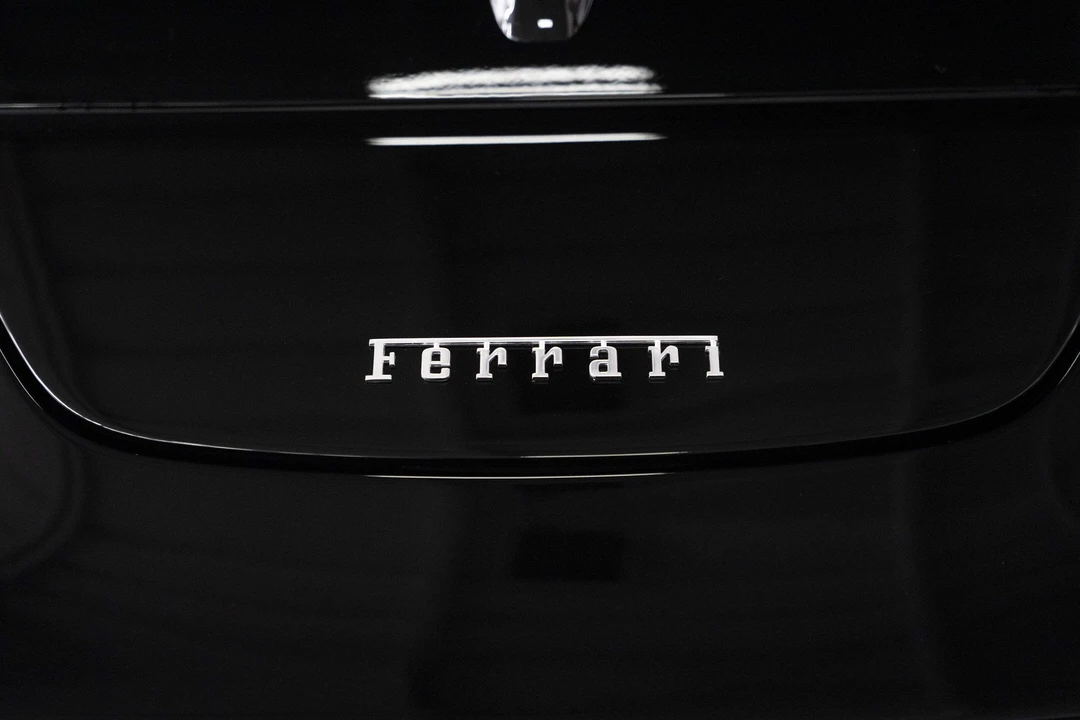 2026 Ferrari Roma Spider - Image 16 of 31