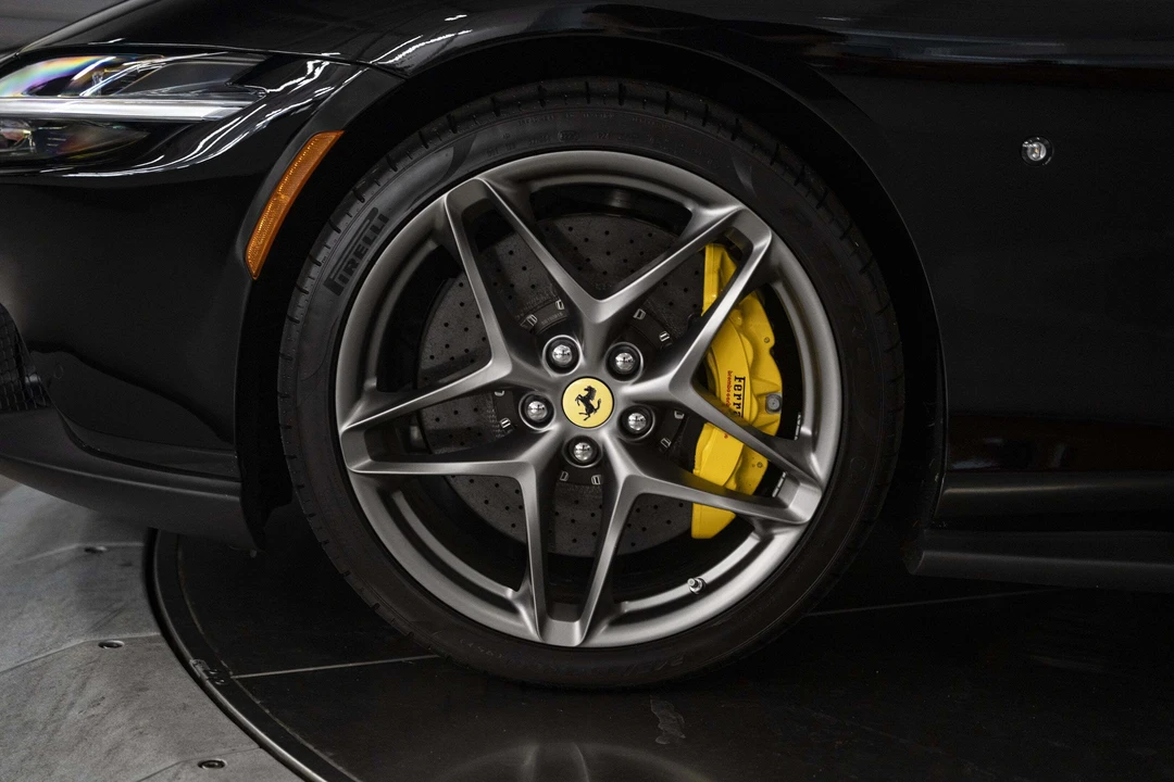 2026 Ferrari Roma Spider - Image 19 of 31