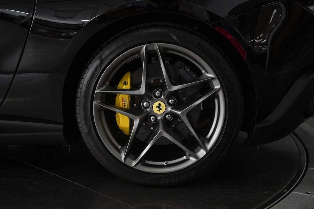 2026 Ferrari Roma Spider - Image 20 of 31