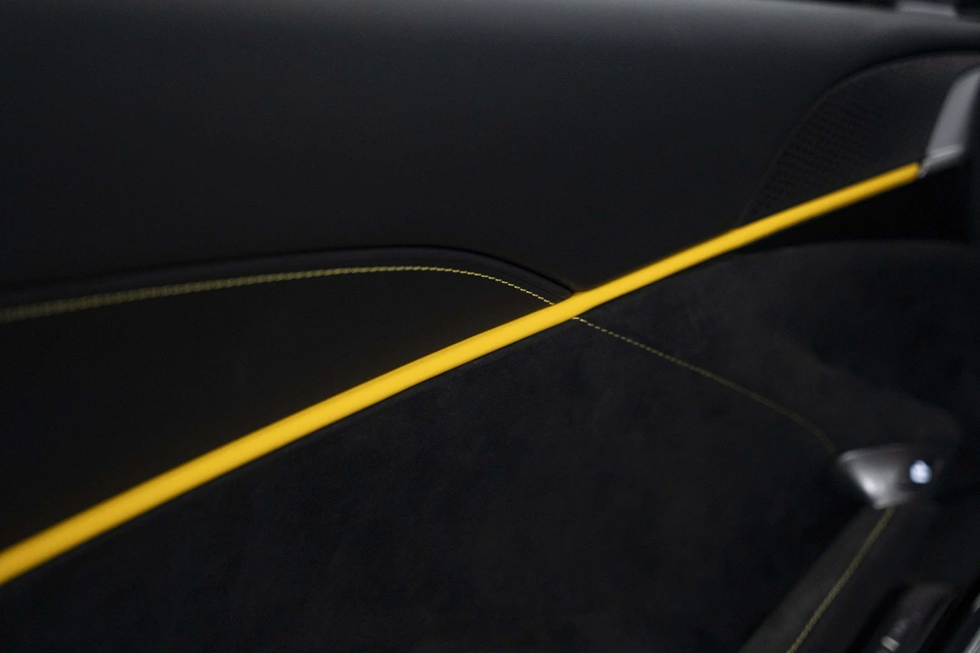 2026 Ferrari Roma Spider - Image 22 of 31