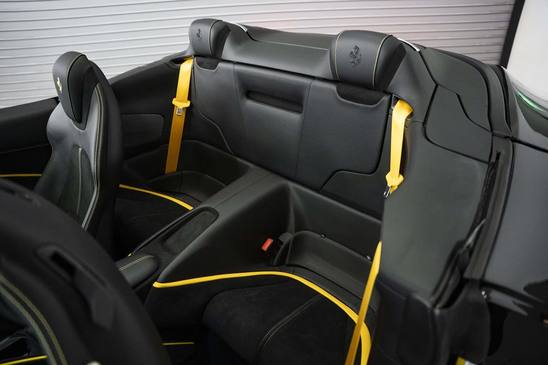 2026 Ferrari Roma Spider - Image 28 of 31