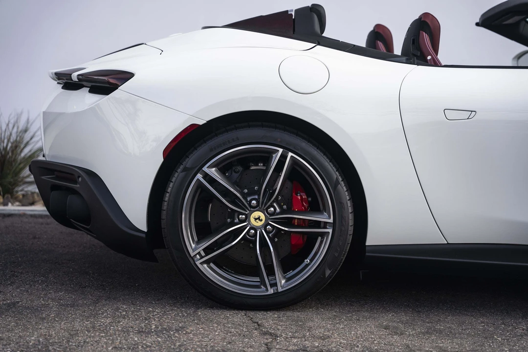 2026 Ferrari Roma - Image 18 of 31
