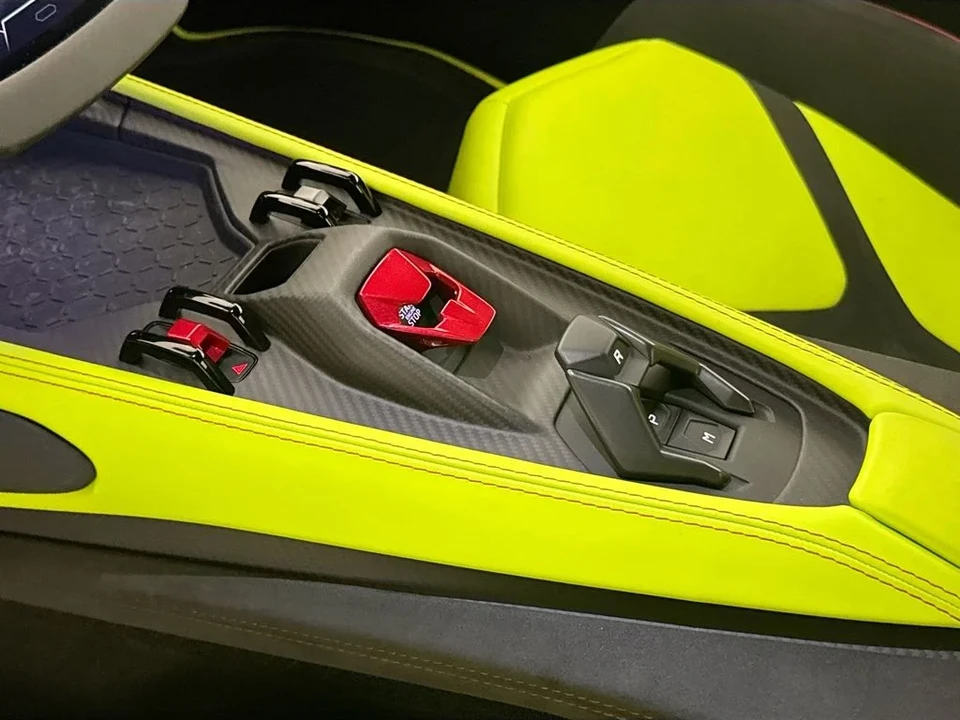 2026 Lamborghini Revuelto - Image 17 of 31