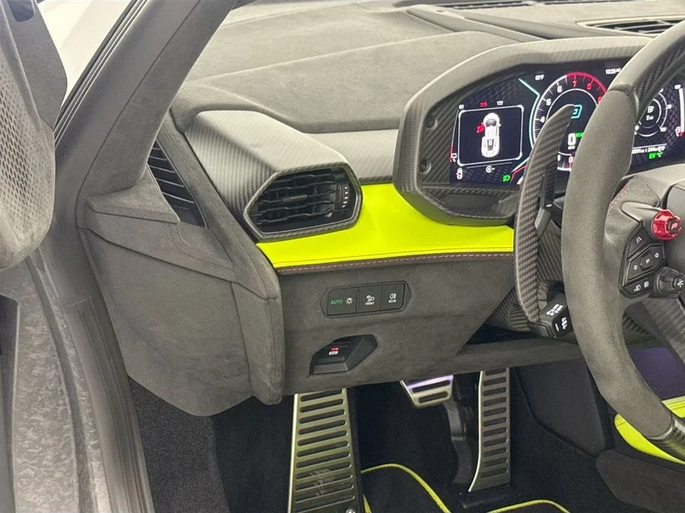 2026 Lamborghini Revuelto - Image 10 of 31