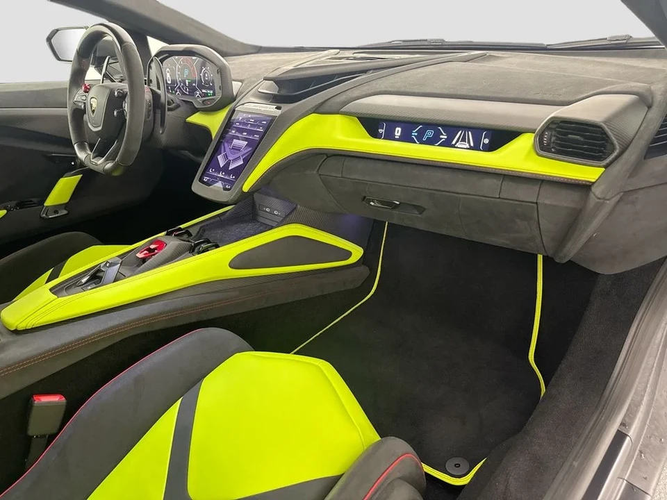 2026 Lamborghini Revuelto - Image 30 of 31