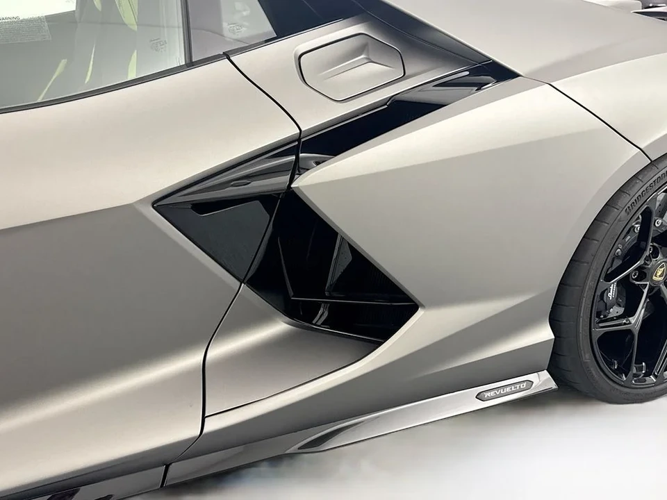2026 Lamborghini Revuelto - Image 26 of 31