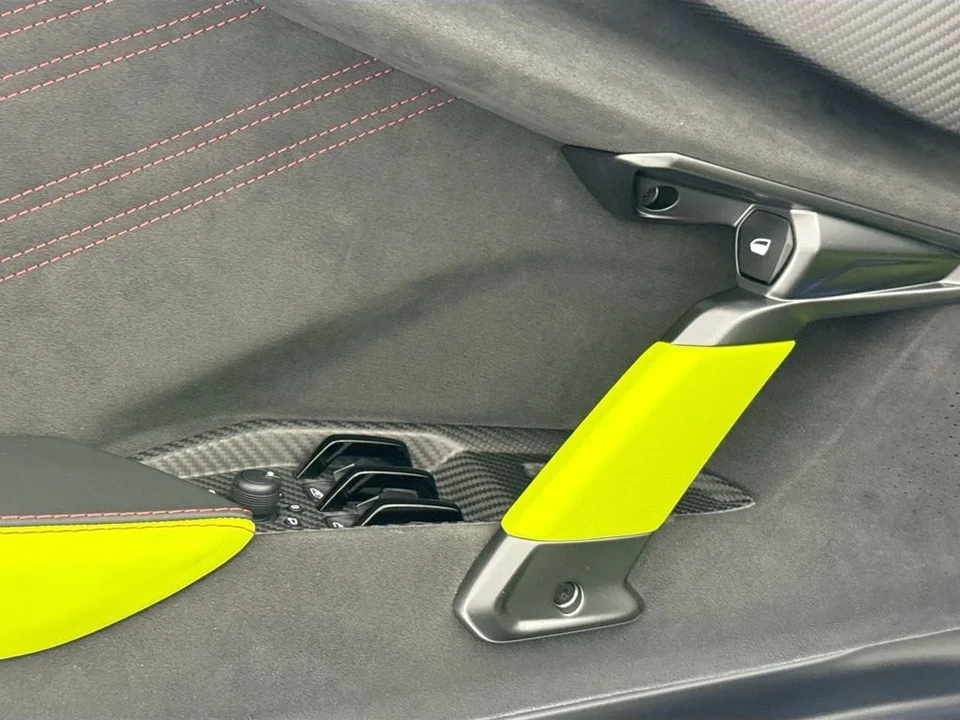 2026 Lamborghini Revuelto - Image 18 of 31