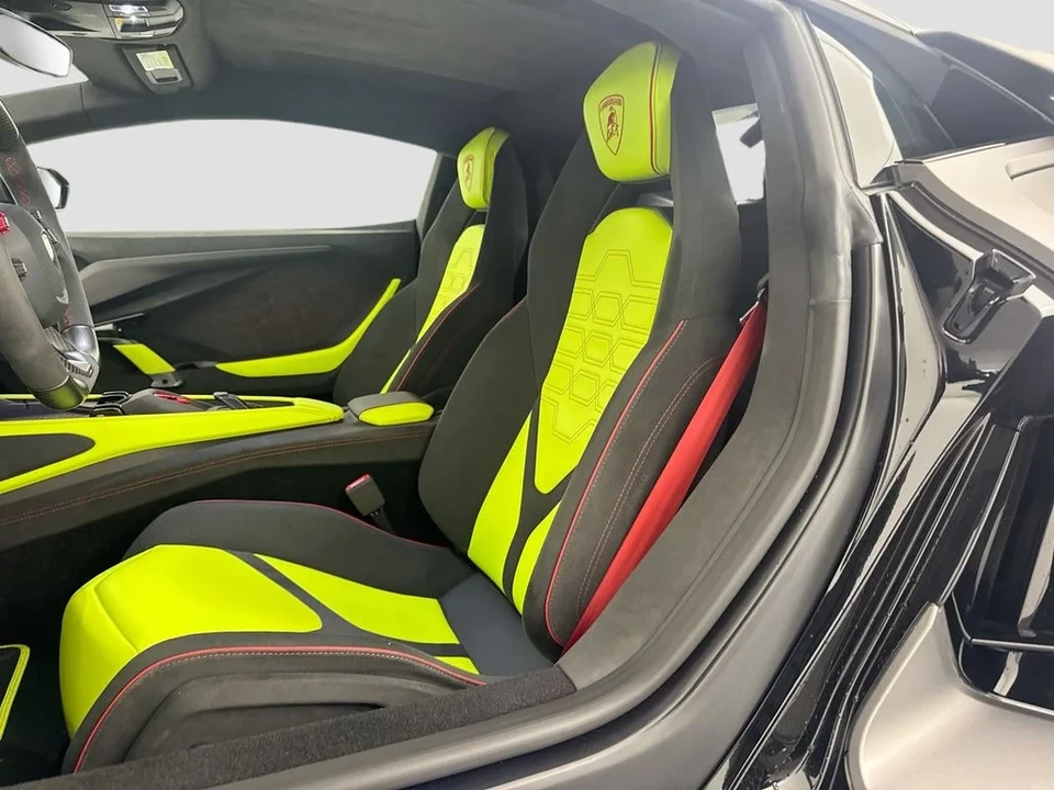 2026 Lamborghini Revuelto - Image 22 of 31