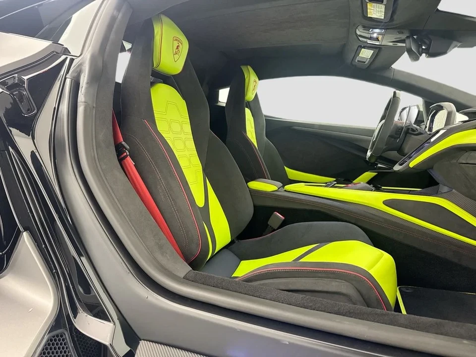 2026 Lamborghini Revuelto - Image 29 of 31