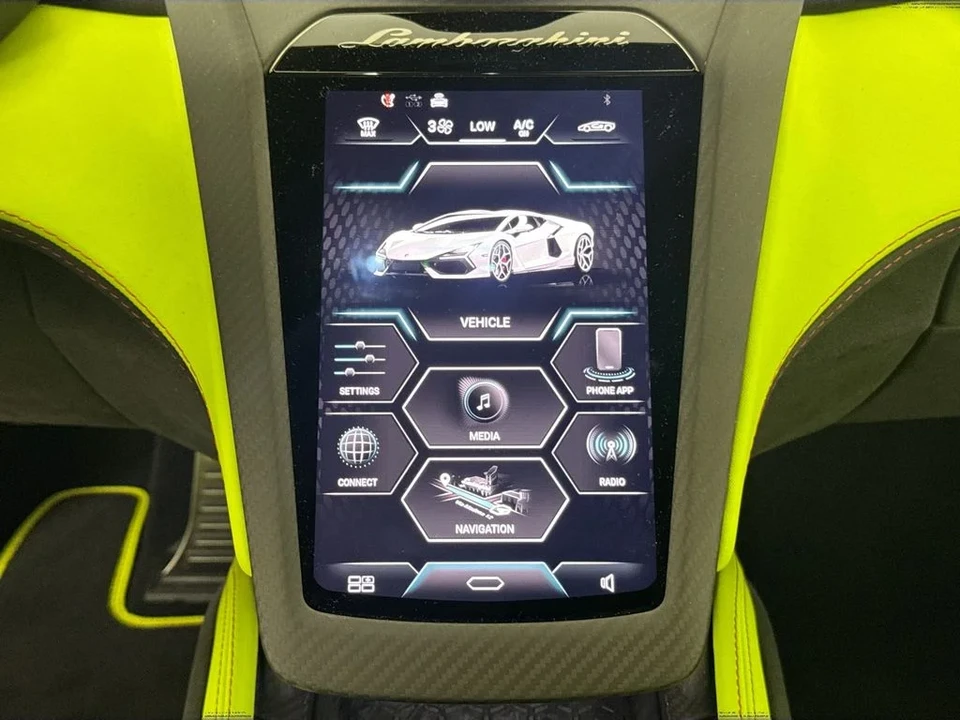 2026 Lamborghini Revuelto - Image 15 of 31