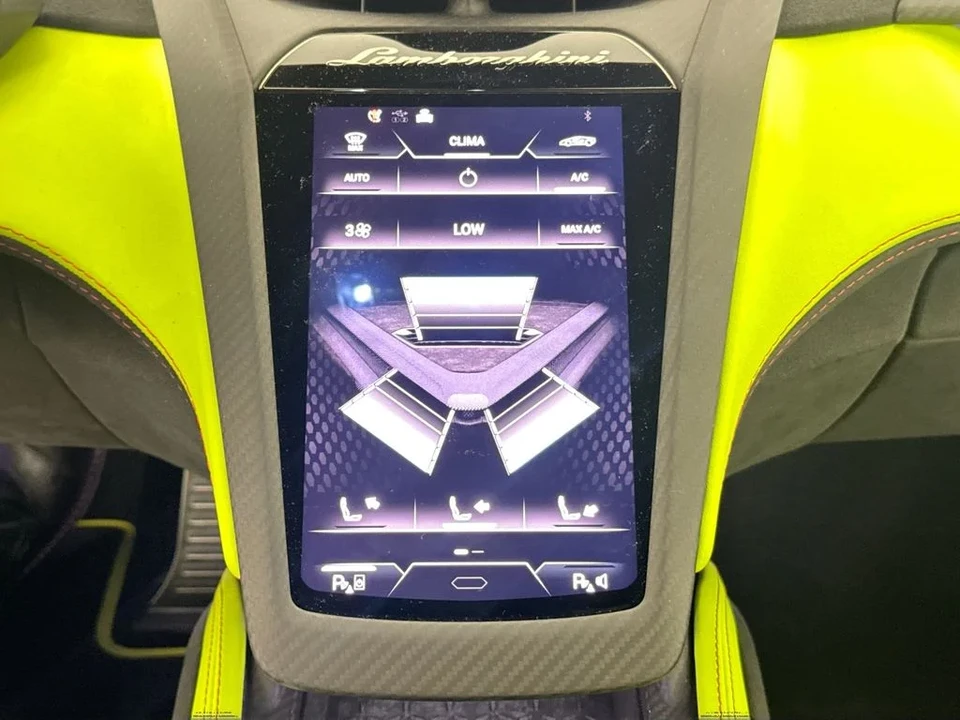 2026 Lamborghini Revuelto - Image 16 of 31