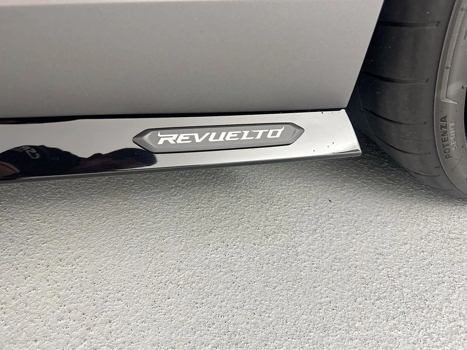 2026 Lamborghini Revuelto - Image 25 of 31