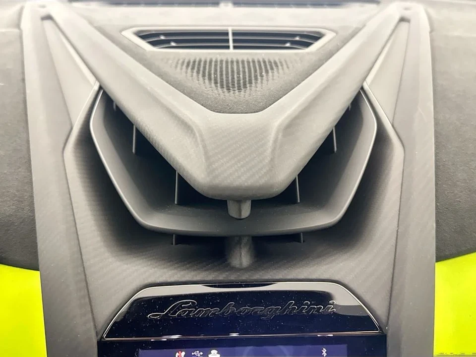 2026 Lamborghini Revuelto - Image 27 of 31