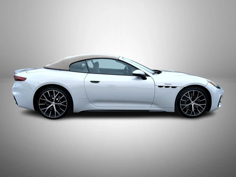 2026 Maserati GranCabrio - Image 4 of 22