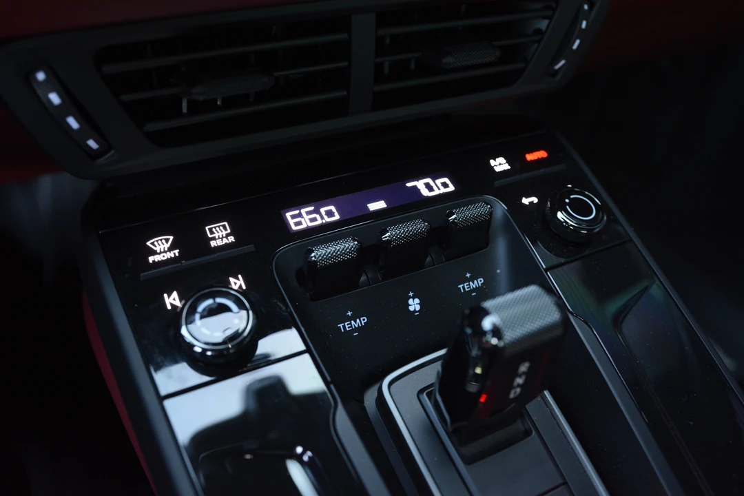 2026 Porsche 992 Carrera - Image 21 of 31