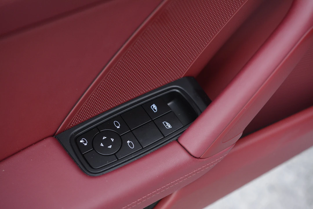 2026 Porsche 992 Carrera - Image 14 of 31