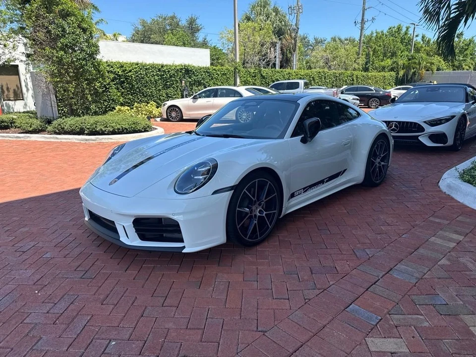 2026 Porsche 911 - Image 2 of 7
