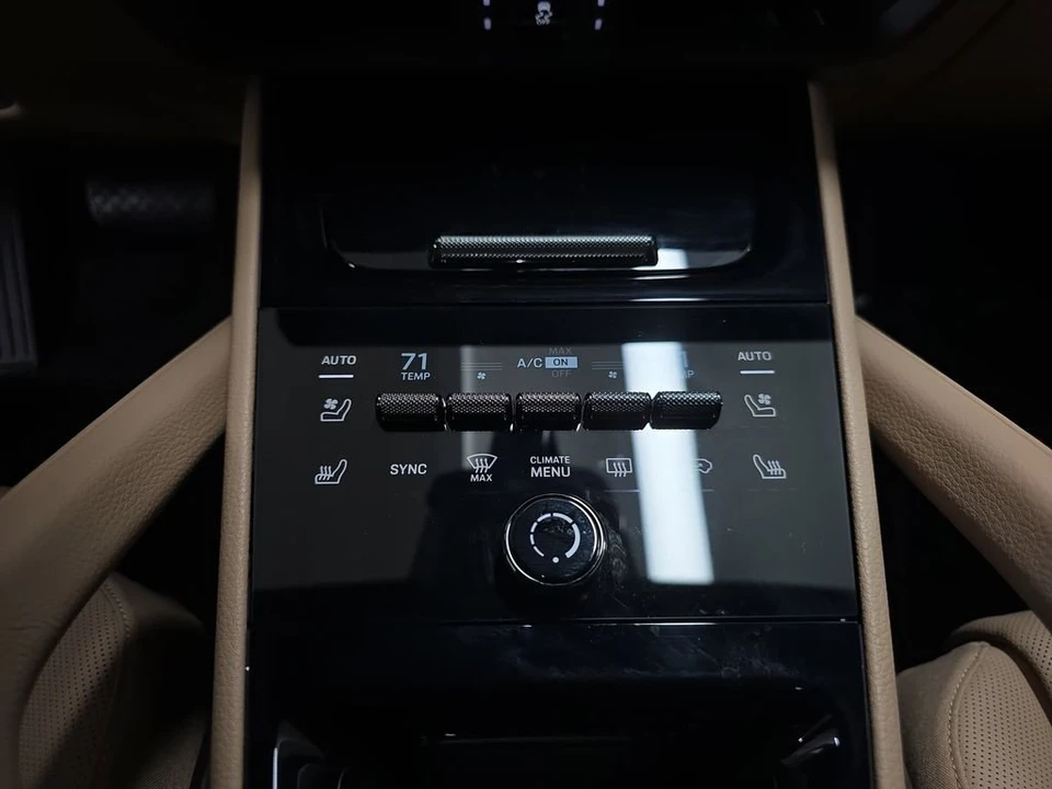 2026 Porsche 9Y0/9Y3 Cayenne - Image 25 of 31