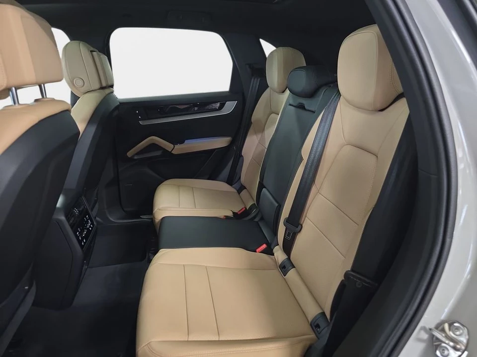 2026 Porsche 9Y0/9Y3 Cayenne - Image 14 of 31