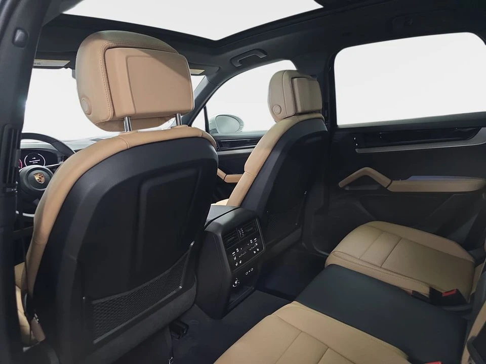 2026 Porsche 9Y0/9Y3 Cayenne - Image 16 of 31