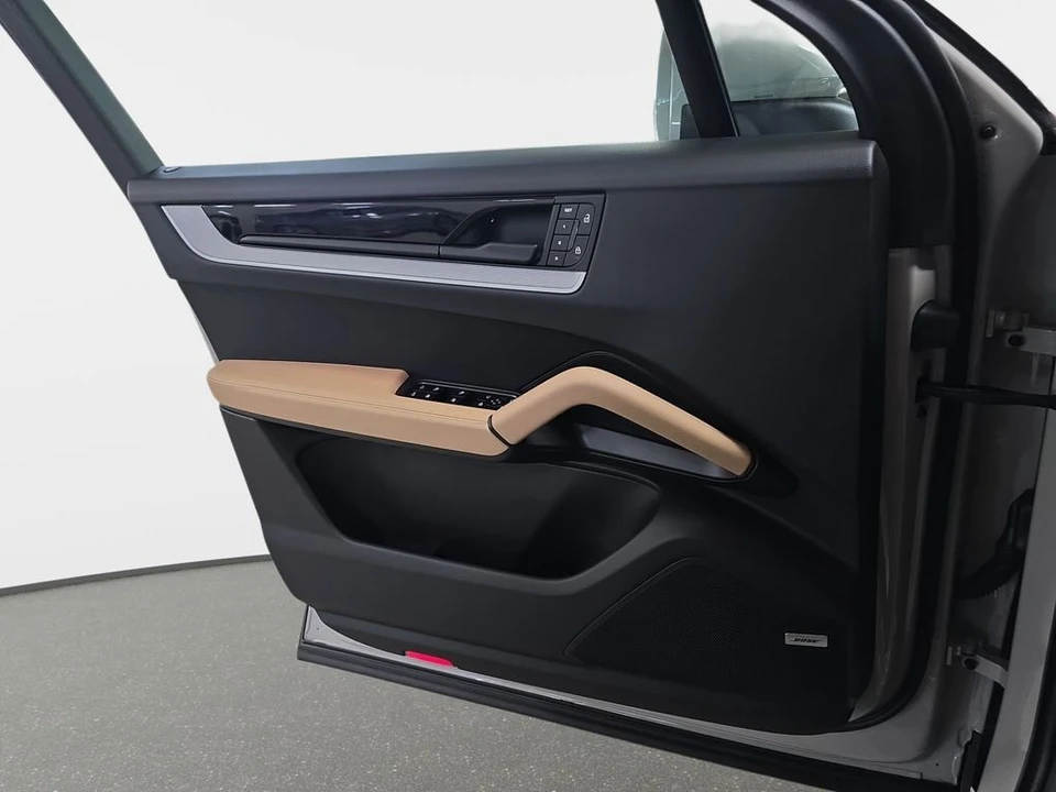 2026 Porsche 9Y0/9Y3 Cayenne - Image 27 of 31