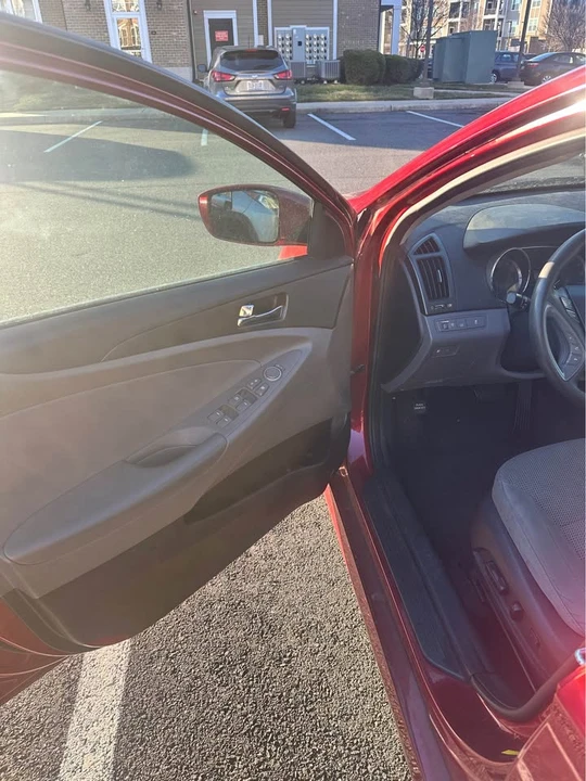 2014 Hyundai Sonata - Image 4 of 5
