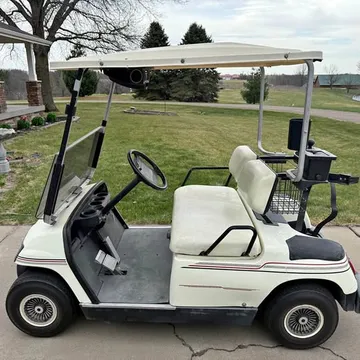 Priced Reduced!! Yamaha Golf Cart w/ Jensen Radio