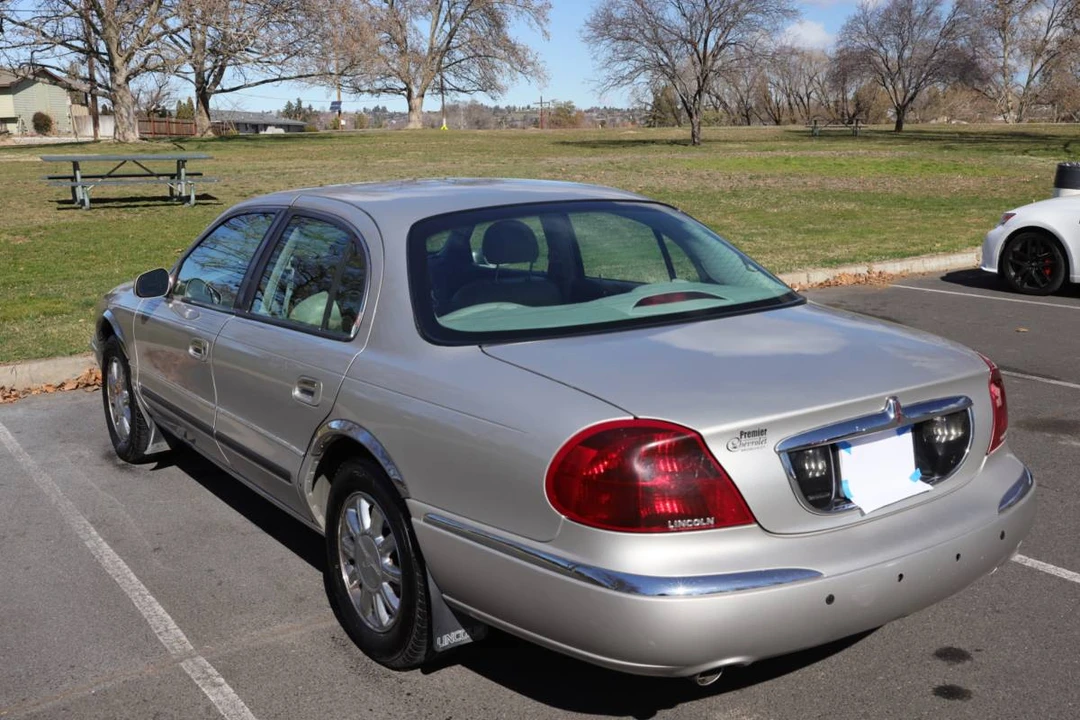 2002 Lincoln Continental 9th Gen - Image 2 of 23