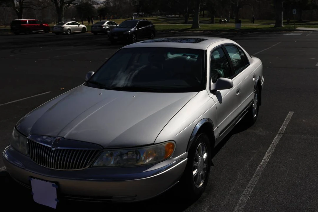 2002 Lincoln Continental 9th Gen - Image 8 of 23