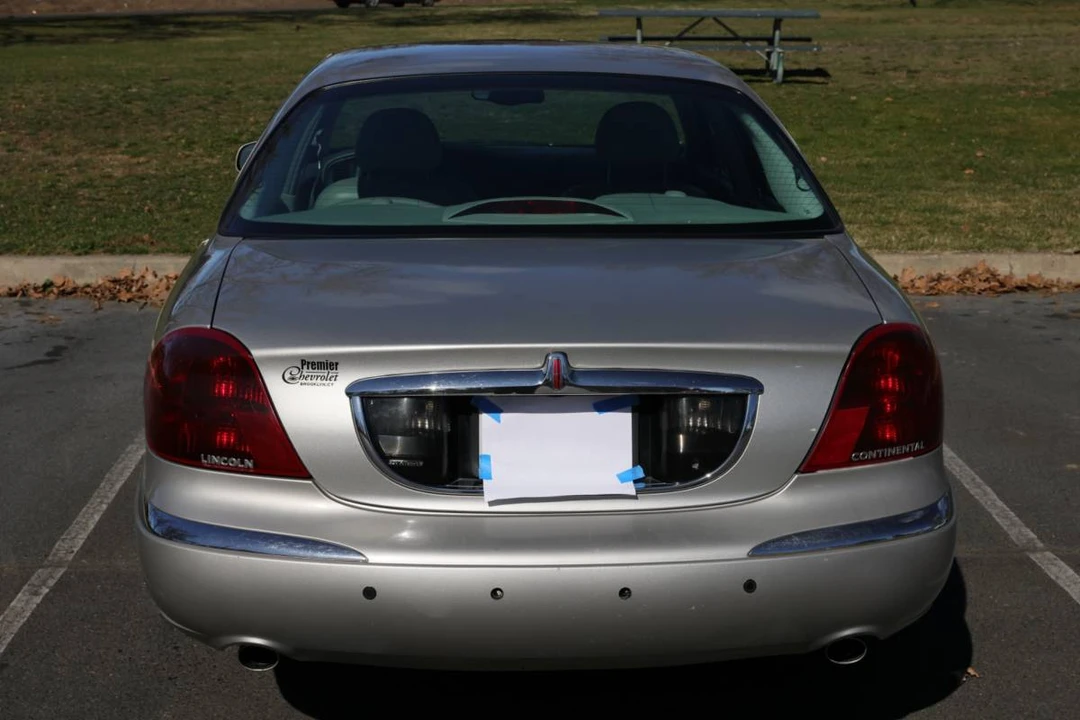 2002 Lincoln Continental 9th Gen - Image 3 of 23