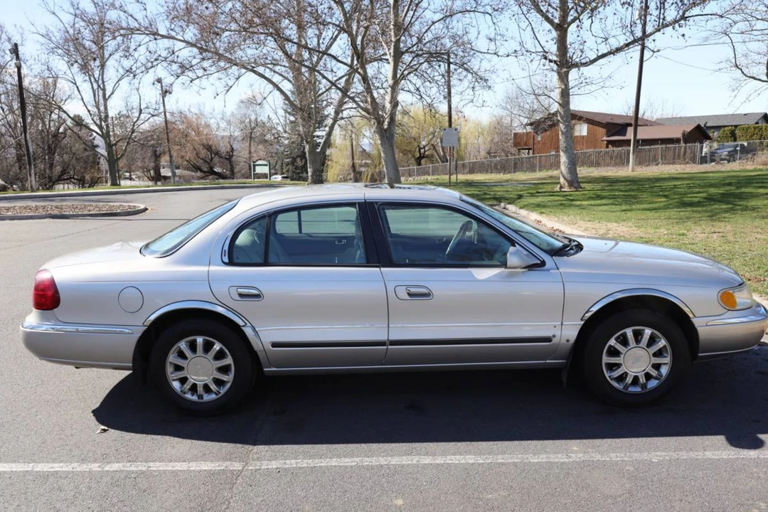 2002 Lincoln Continental 9th Gen - Image 5 of 23